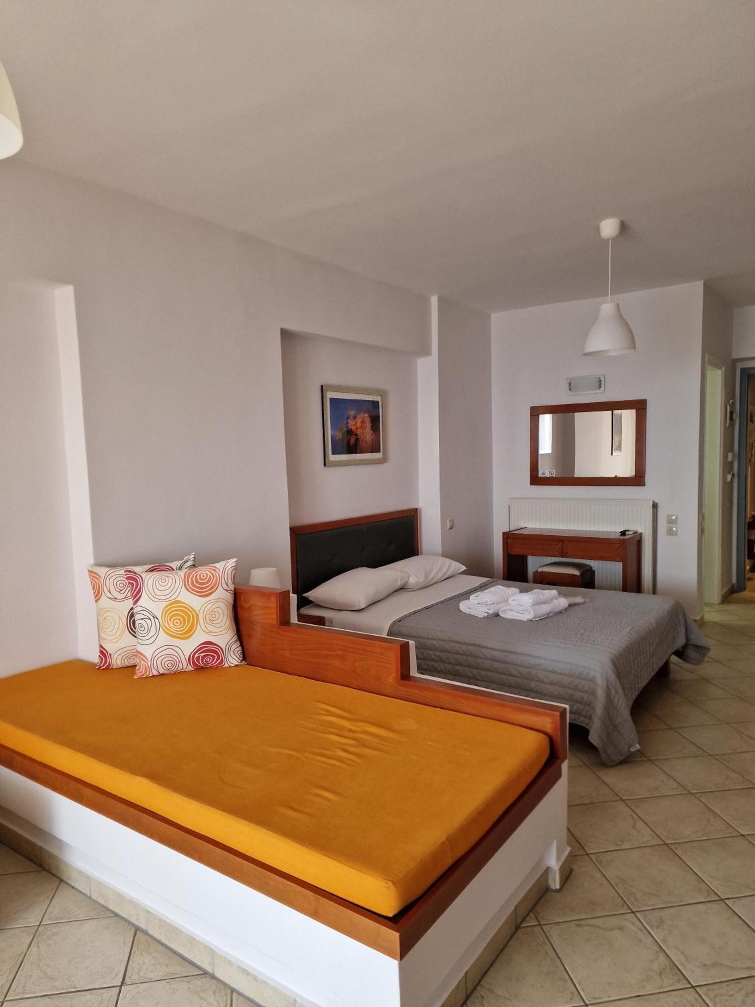 Porto Xronia Aparthotel Khrónia Екстериор снимка