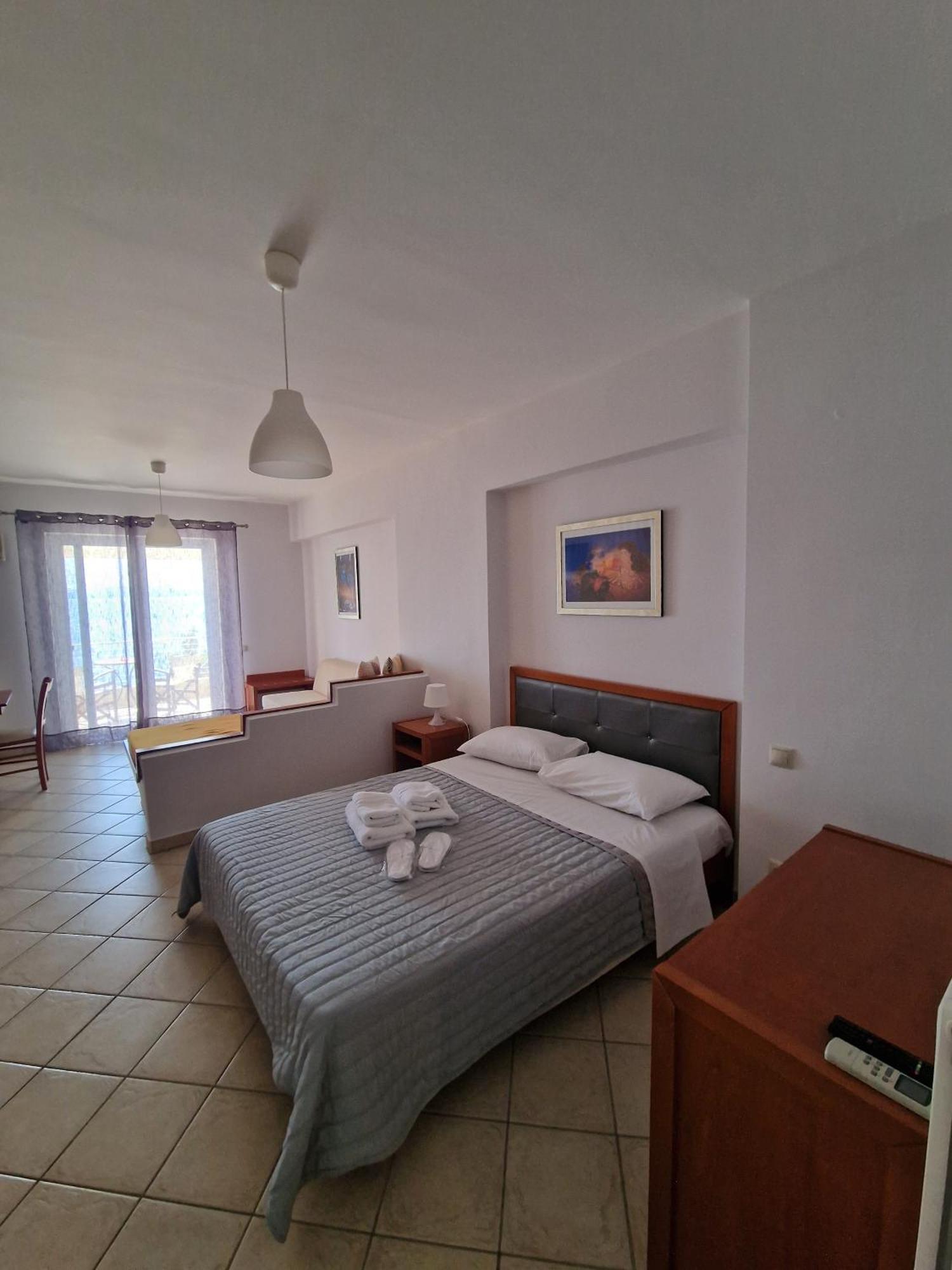 Porto Xronia Aparthotel Khrónia Екстериор снимка