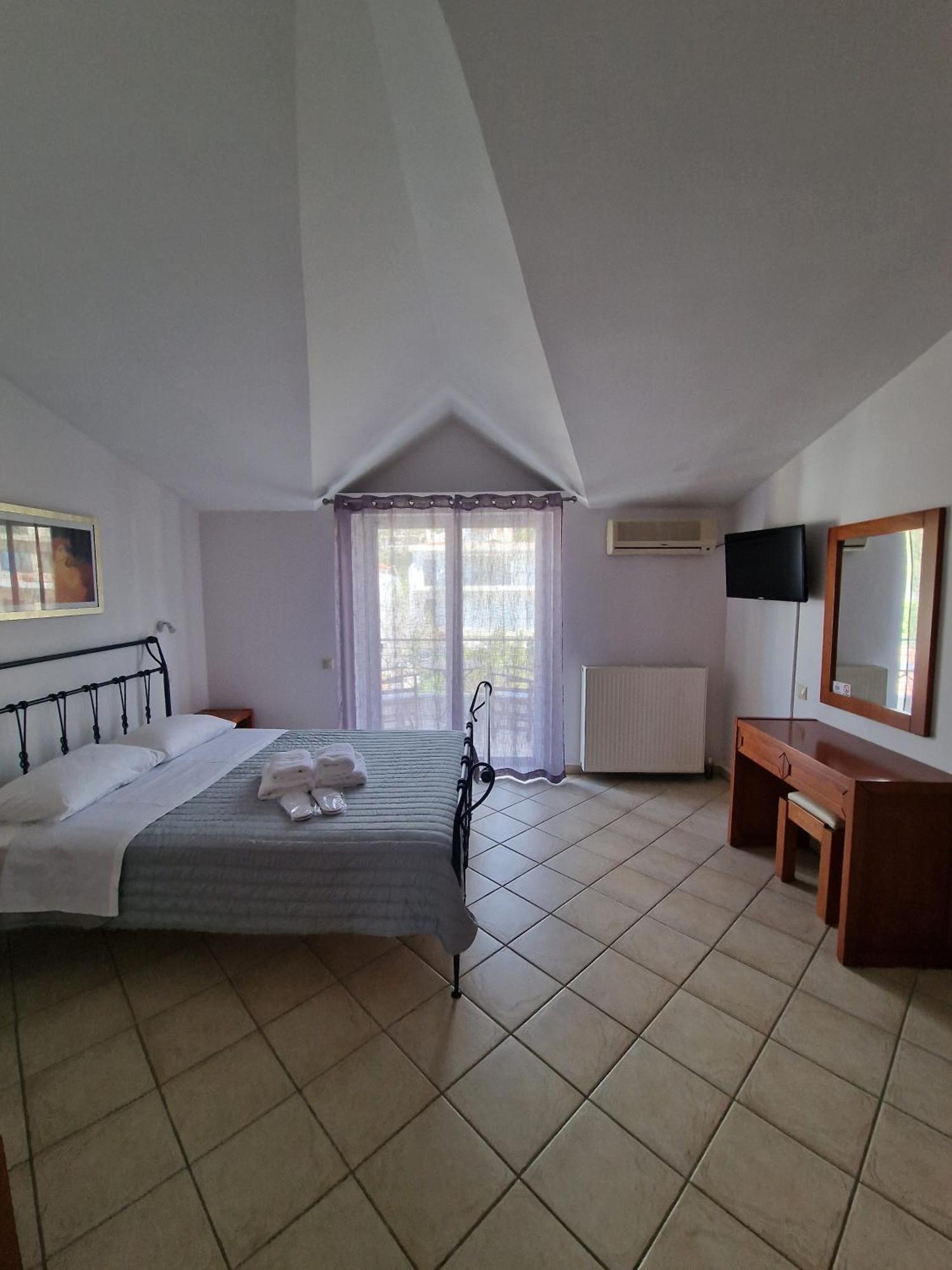 Porto Xronia Aparthotel Khrónia Екстериор снимка
