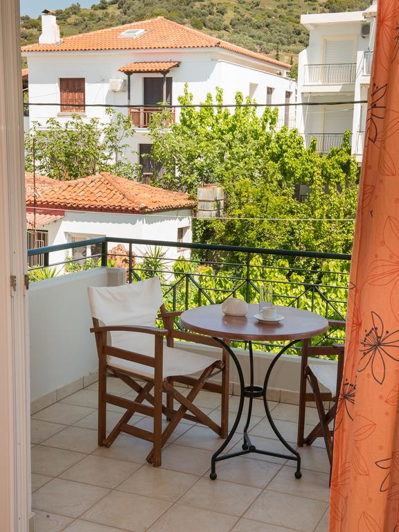 Porto Xronia Aparthotel Khrónia Екстериор снимка